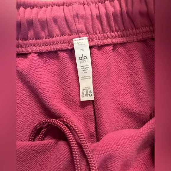 Alo Yoga Accolade Sweat Shorts Raspberry Sorbet Size Medium EUC
