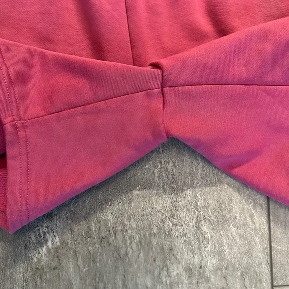 Alo Yoga Accolade Sweat Shorts Raspberry Sorbet Size Medium EUC