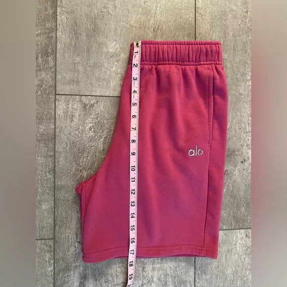 Alo Yoga Accolade Sweat Shorts Raspberry Sorbet Size Medium EUC
