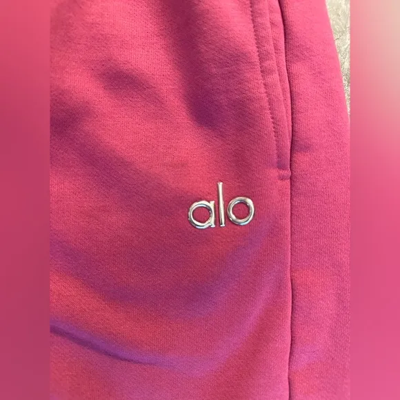 Alo Yoga Accolade Sweat Shorts Raspberry Sorbet Size Medium EUC