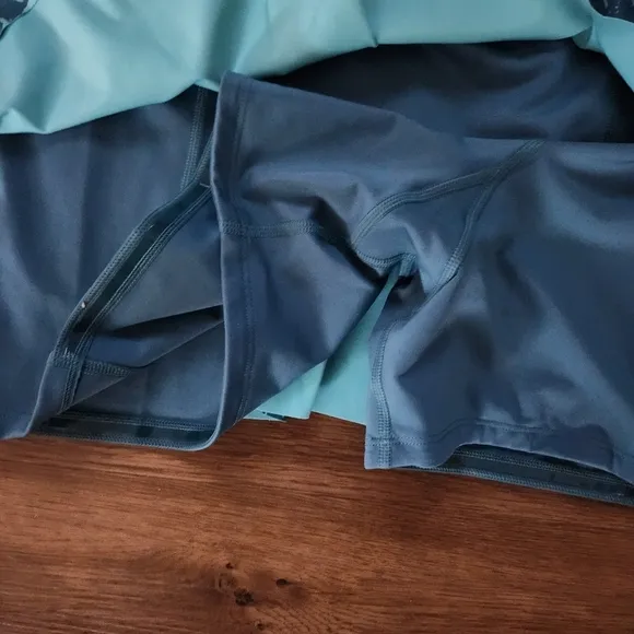 Athleta &quot; Ace&quot; Printed Tennis Skort Turquoise Size Large EUC