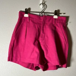 Blue revival, pink trouser short