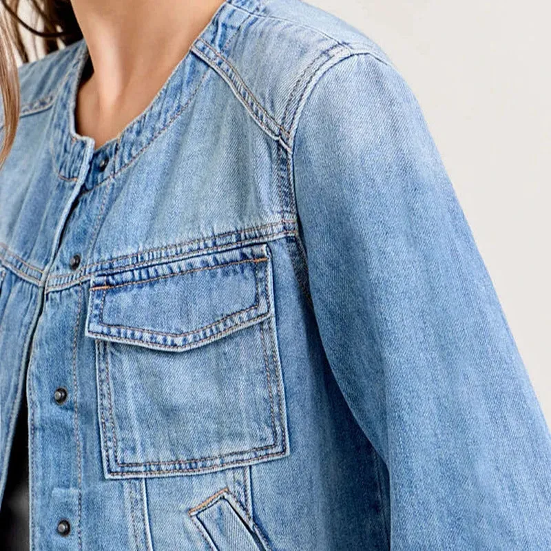 Chic Slim-Fit Short Denim Jacket with Multi-Pocket Design