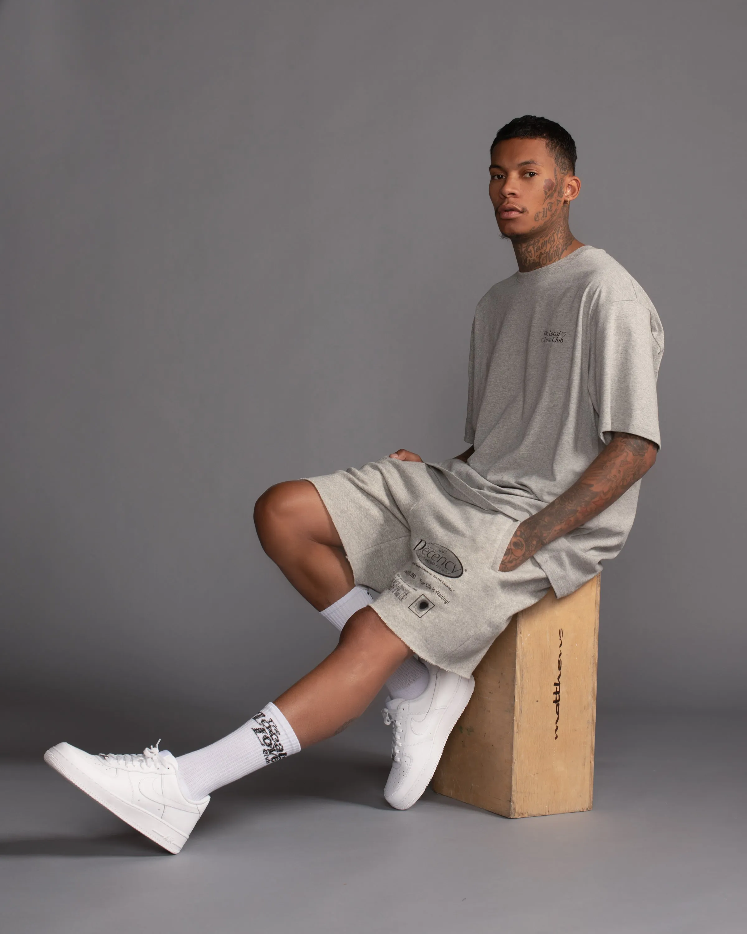 DECENCY SHORT IN GREY