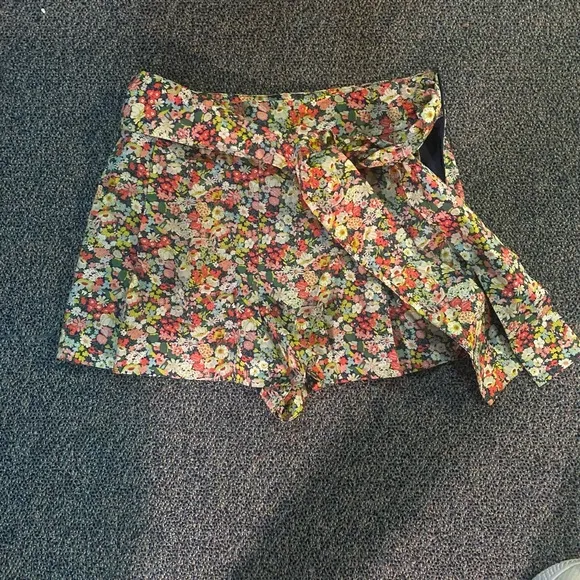 Floral Tie Front Shorts