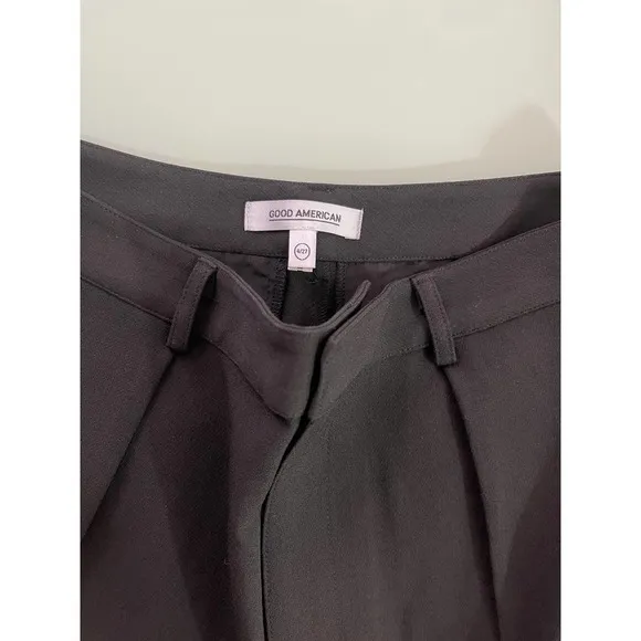Good American Summer Boss Shorts Size 4/27
