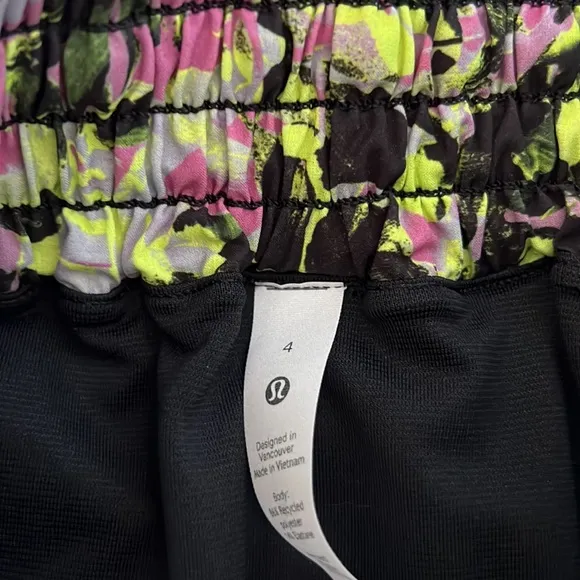 Lululemon Hotty Hot HR Short 4” Lined Sz 4