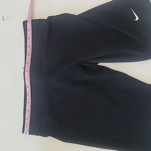 Nike Womens BLK Biker Shorts &amp; 2 Pink &amp; Lavender Sports Bras Size M NWT