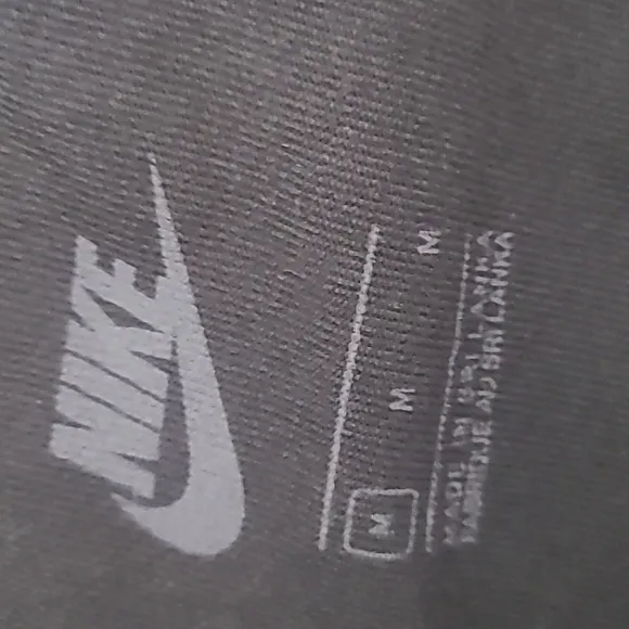Nike Womens BLK Biker Shorts &amp; 2 Pink &amp; Lavender Sports Bras Size M NWT