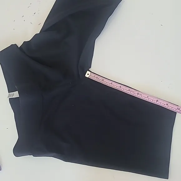 Nike Womens BLK Biker Shorts &amp; 2 Pink &amp; Lavender Sports Bras Size M NWT