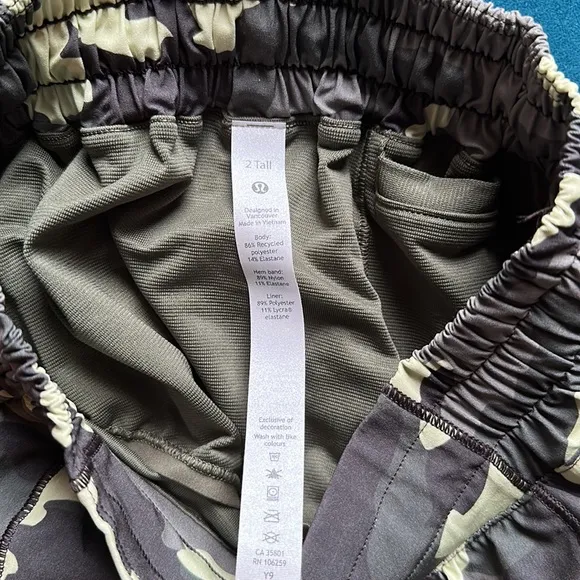 NWT lululemon Hotty Hot LR Short 4” Lined