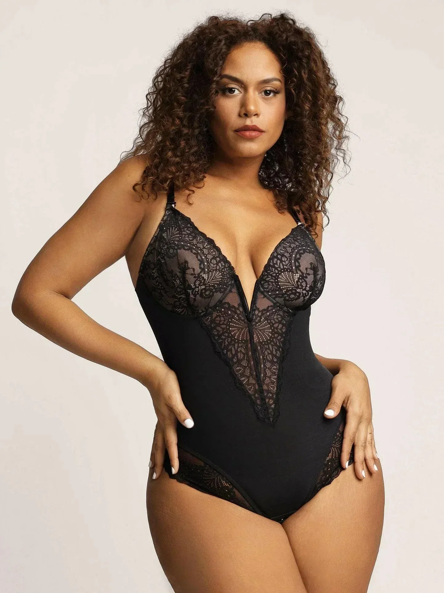 Sara | SHAPEWEAR BODYSUIT WITH LOW V-NECKLINE