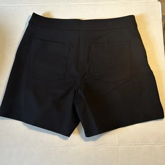 Spanx Large Shorts Polished 6&quot; On-the-Go Shorts in Classic Black NWT