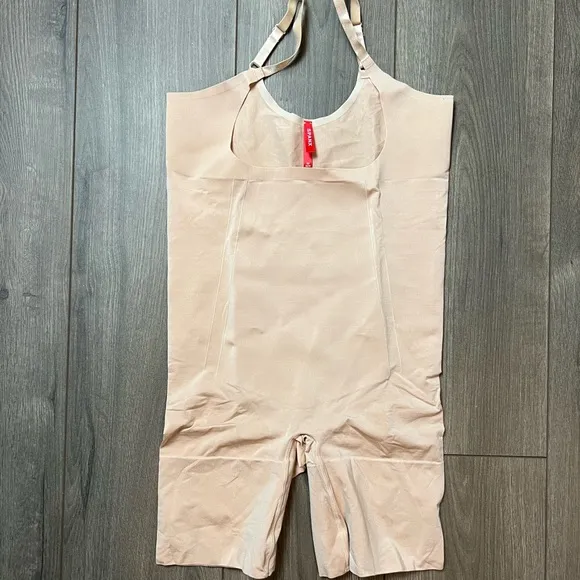 Spanx Women's OnCore Nude Open Bust Mid-Thigh Shapewear Bodysuit New 1X.