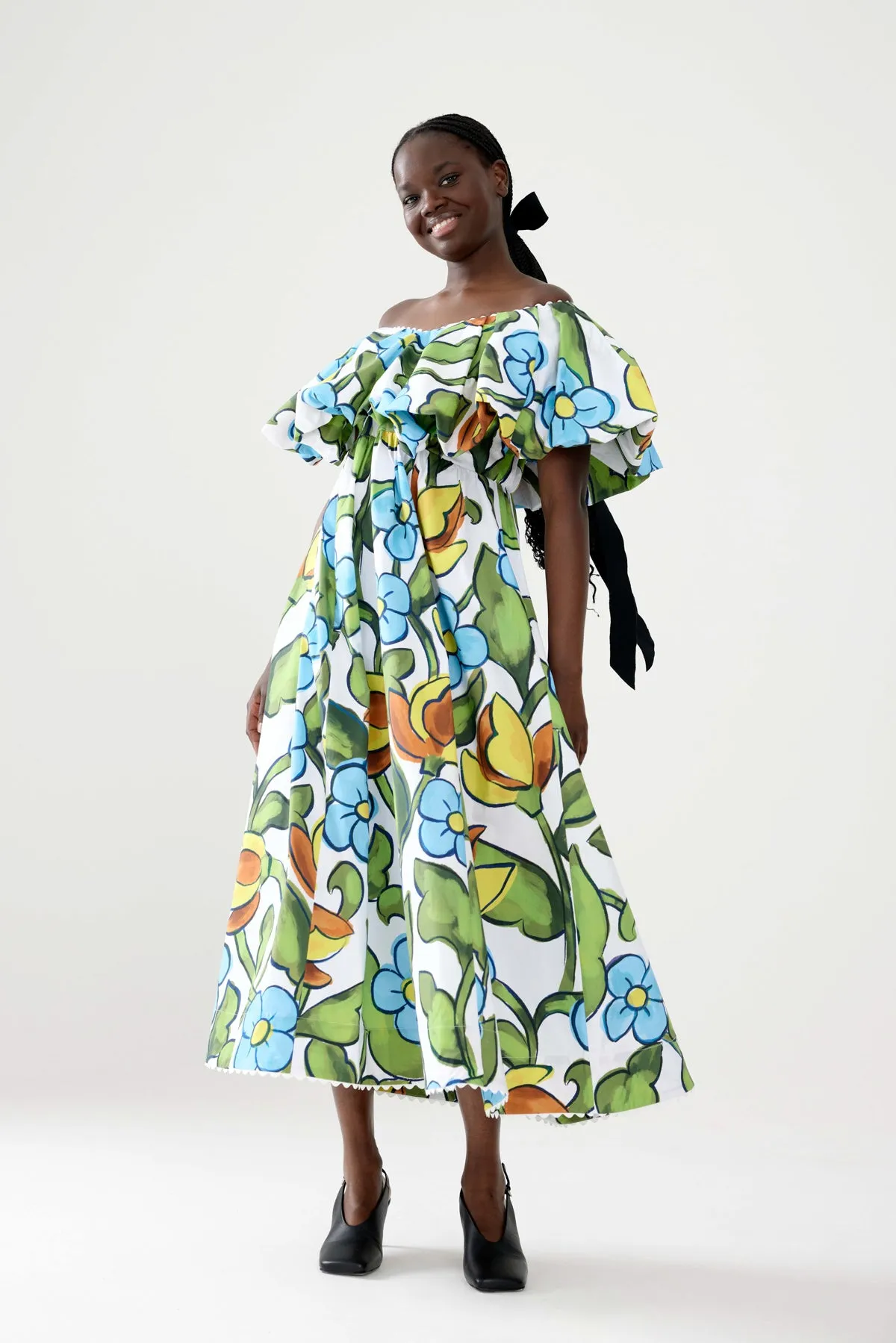 THE FRONT LAWNS. LAST SIZE 6!