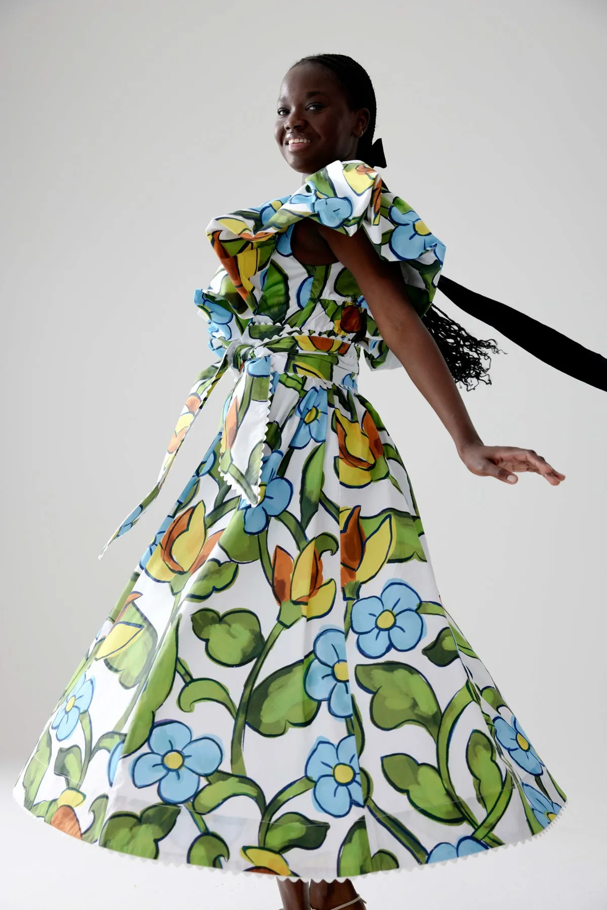 THE FRONT LAWNS. LAST SIZE 6!