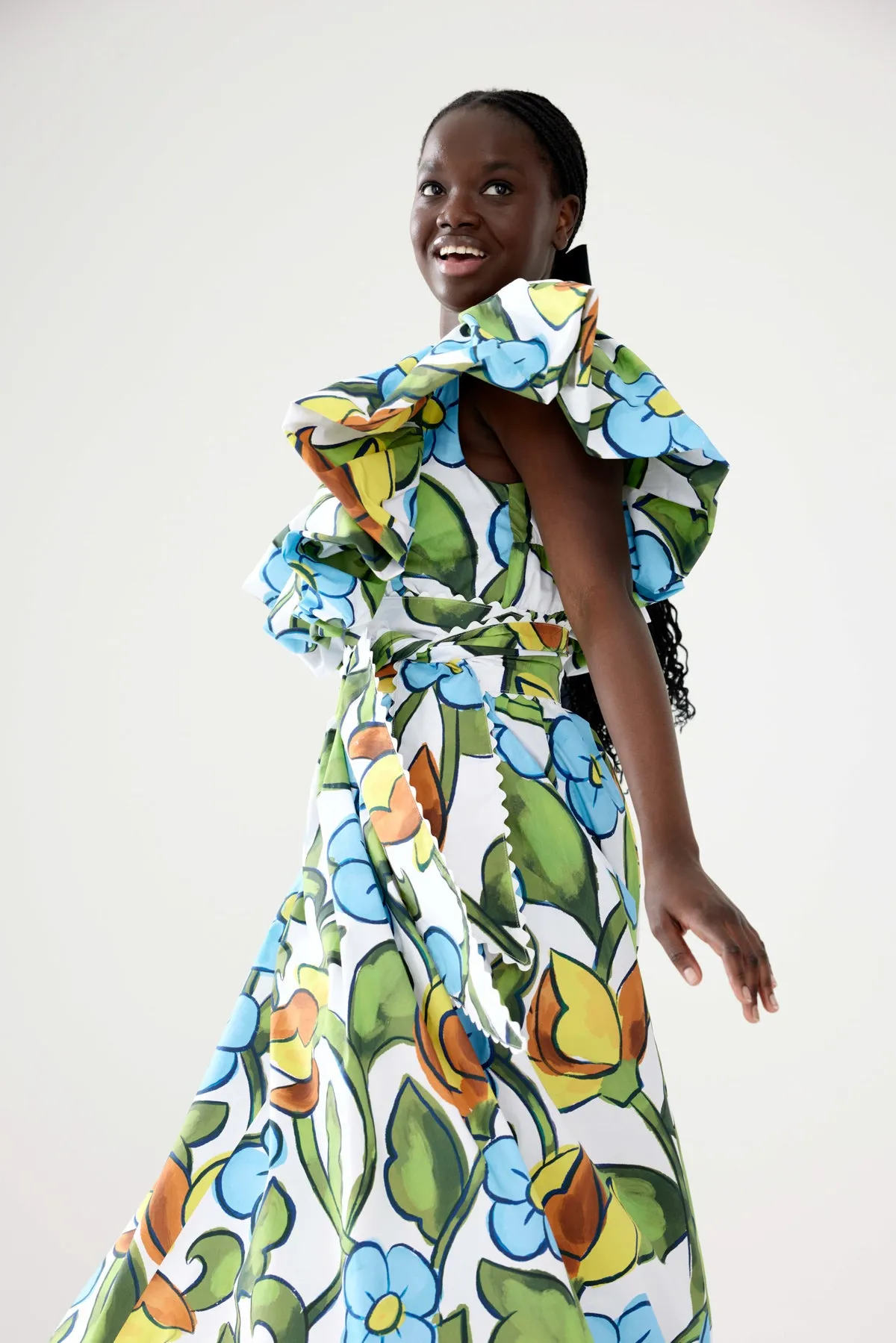 THE FRONT LAWNS. LAST SIZE 6!