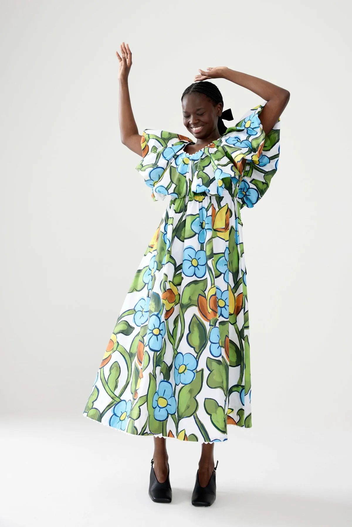 THE FRONT LAWNS. LAST SIZE 6!