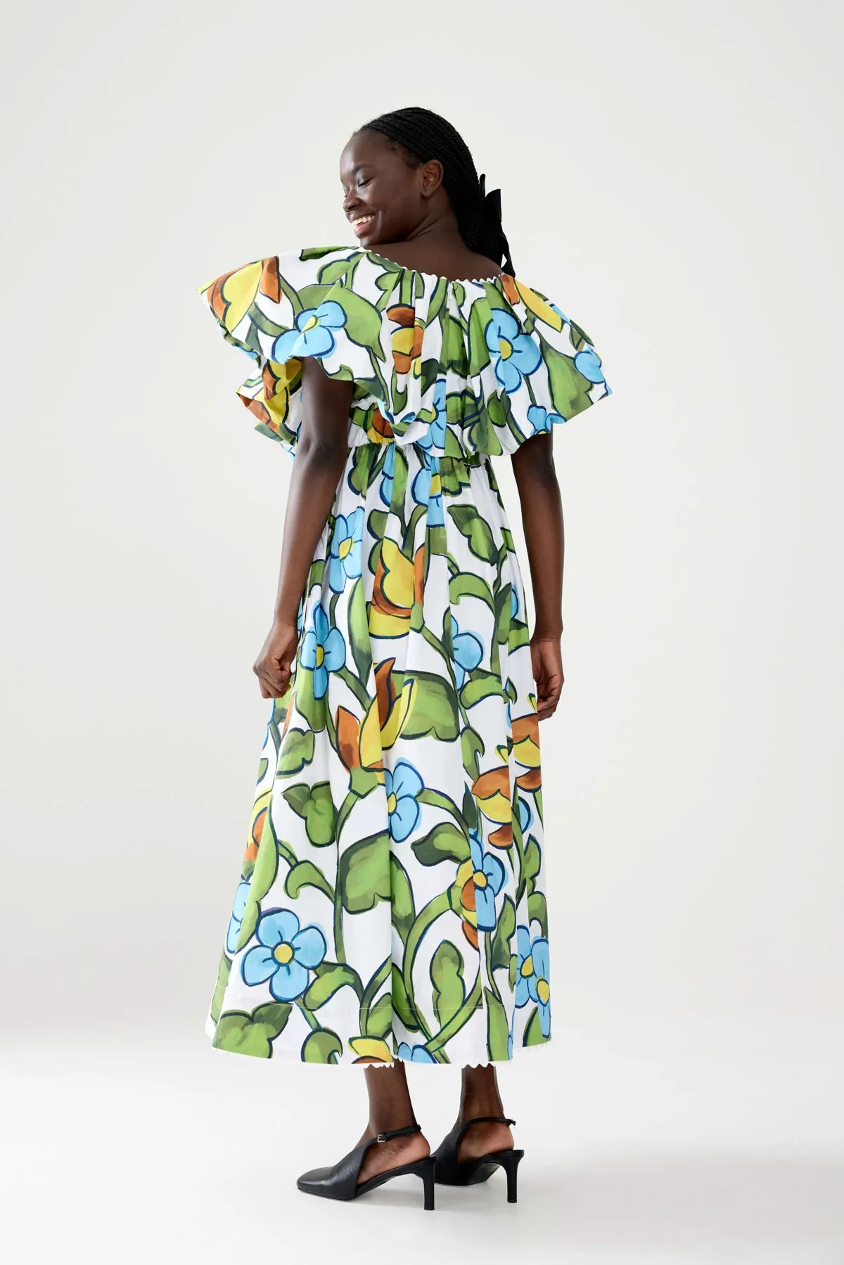 THE FRONT LAWNS. LAST SIZE 6!