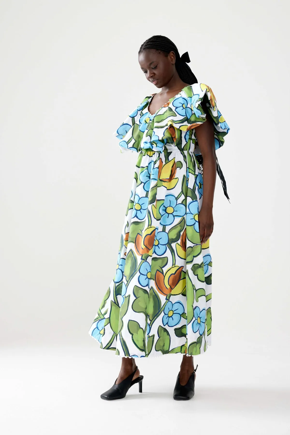 THE FRONT LAWNS. LAST SIZE 6!