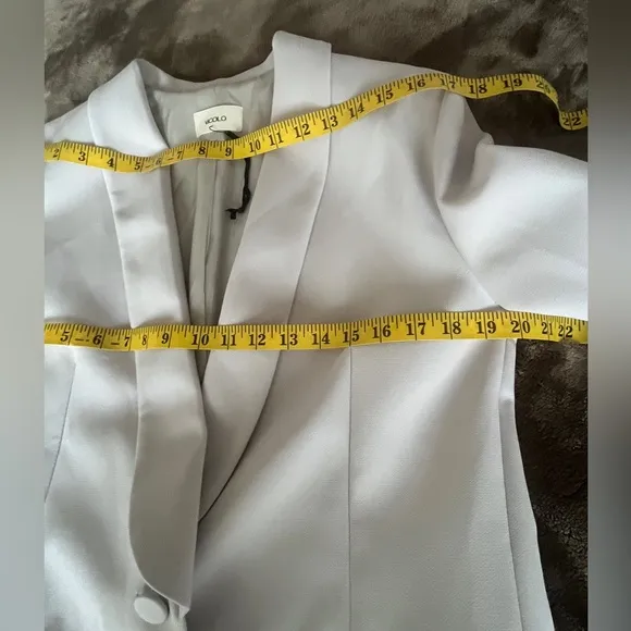 VICOLO Light Gray Tailored Blazer with Notched Lapels