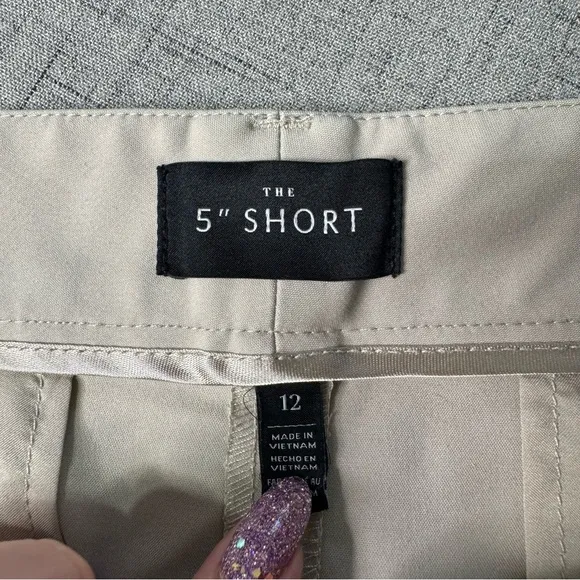 White House Black Market Khaki Cotton Stretch 5” Shorts Size 12