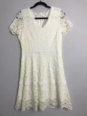 Womens Size Med Misses Cream promesa Dress